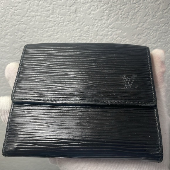 EUC Vintage LOUIS VUITTON Epi Leather Elise
Wallet - Picture 4 of 13